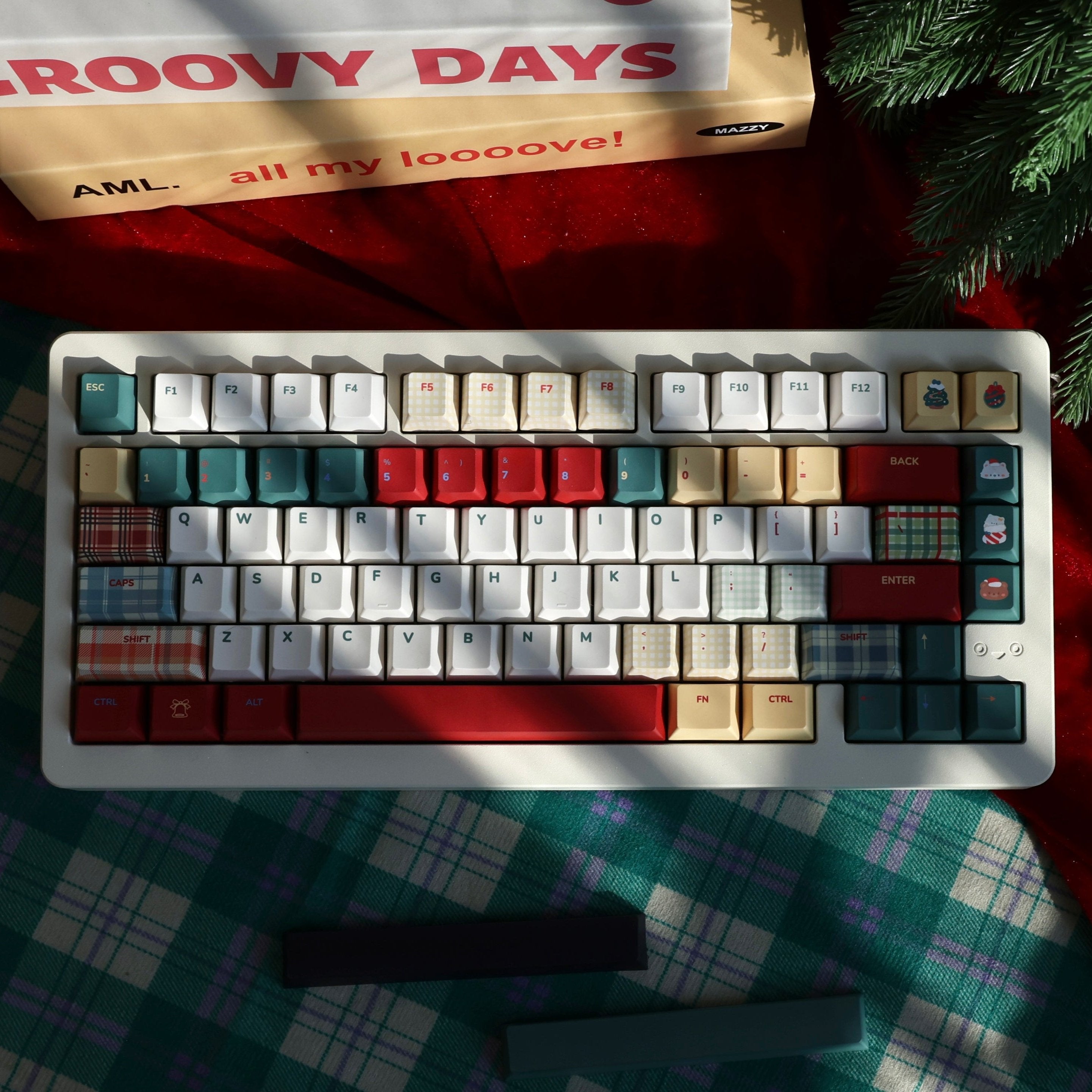 [Pre-Order] Christmas Retro PBT Cheery Keycaps