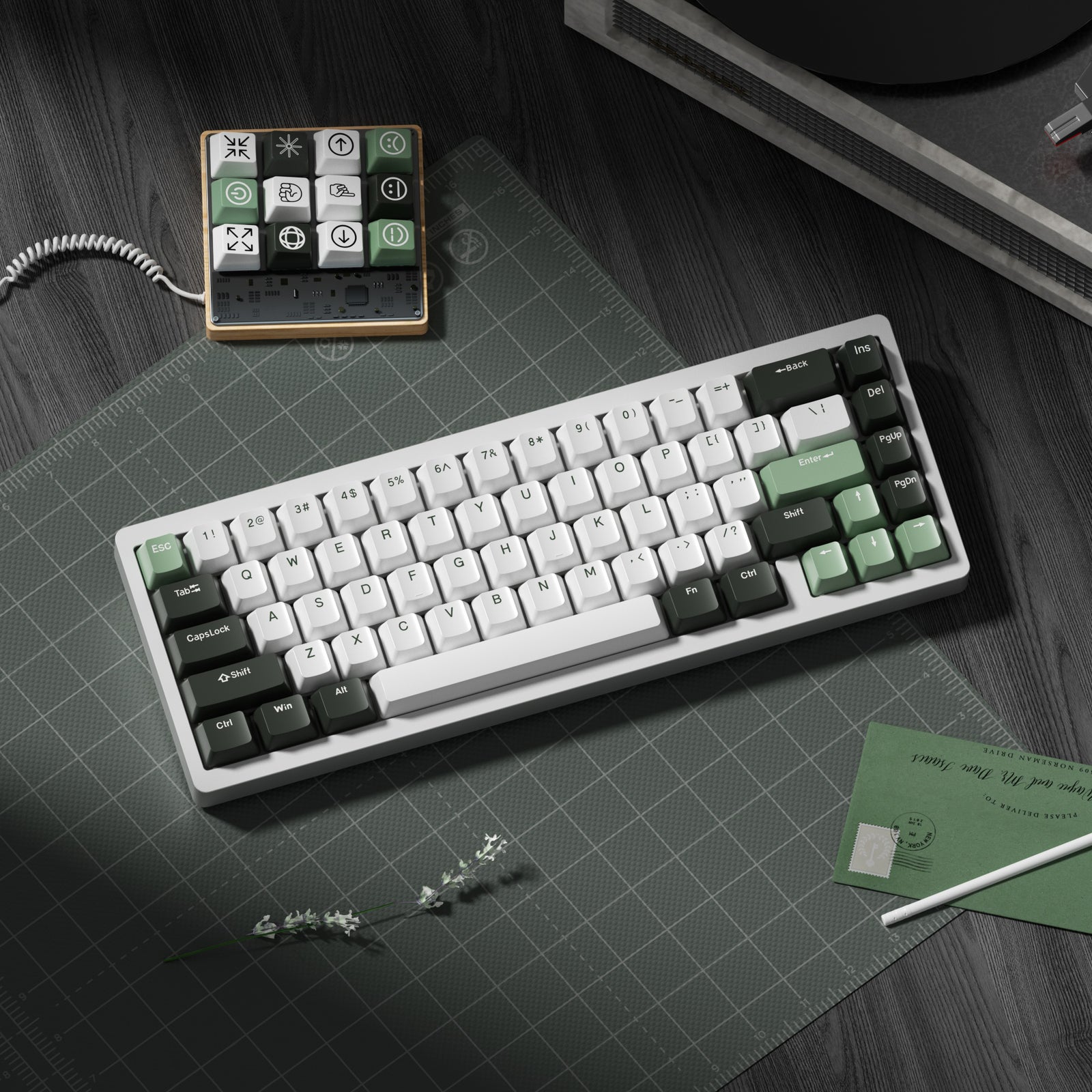 [In Stock] Lucky65 Tri-Mode Wireless RGB Hot-swappable Mechanical Keyboard Kit