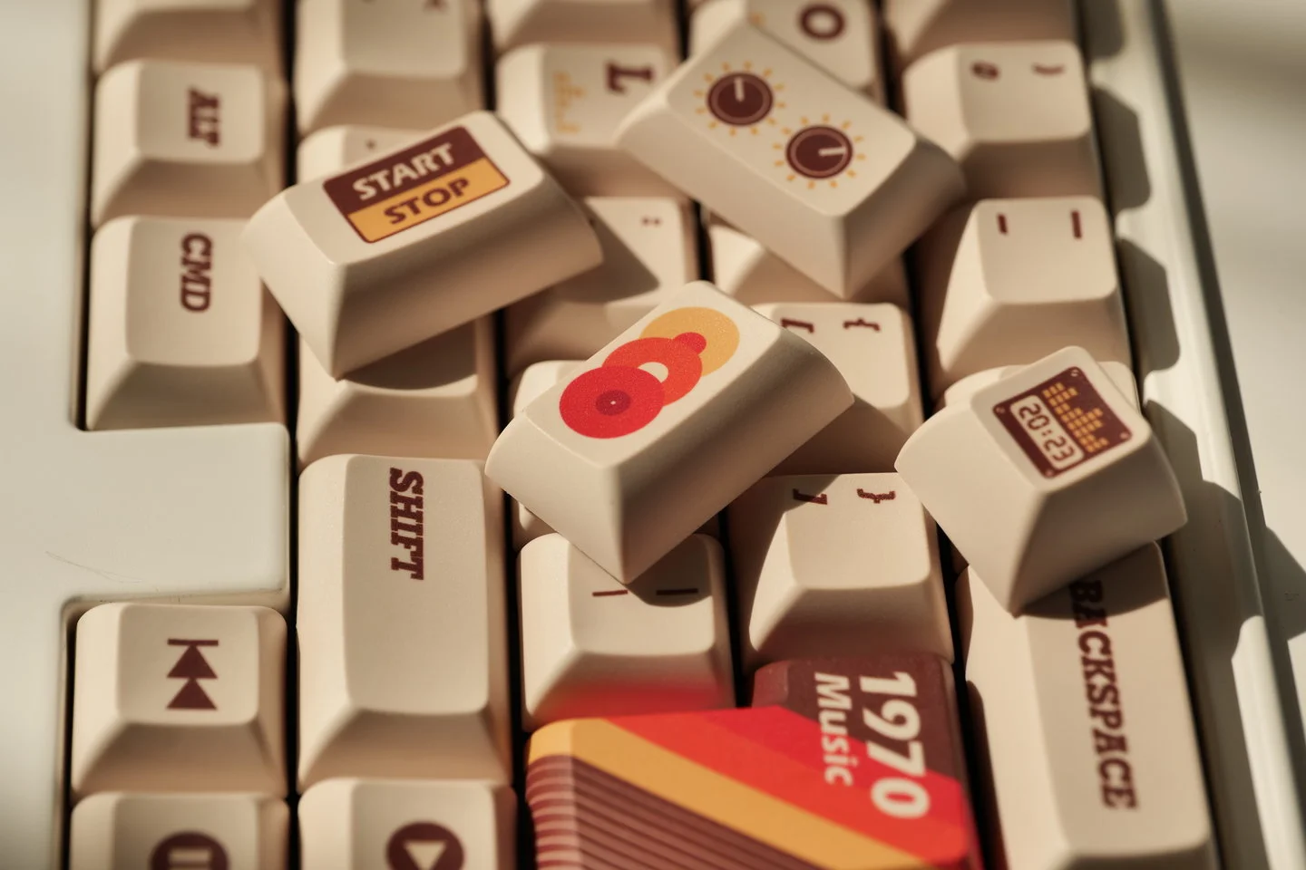 [In Stock] Vintage 1970 Music Theme KCA/Cherry PBT Keycaps Set