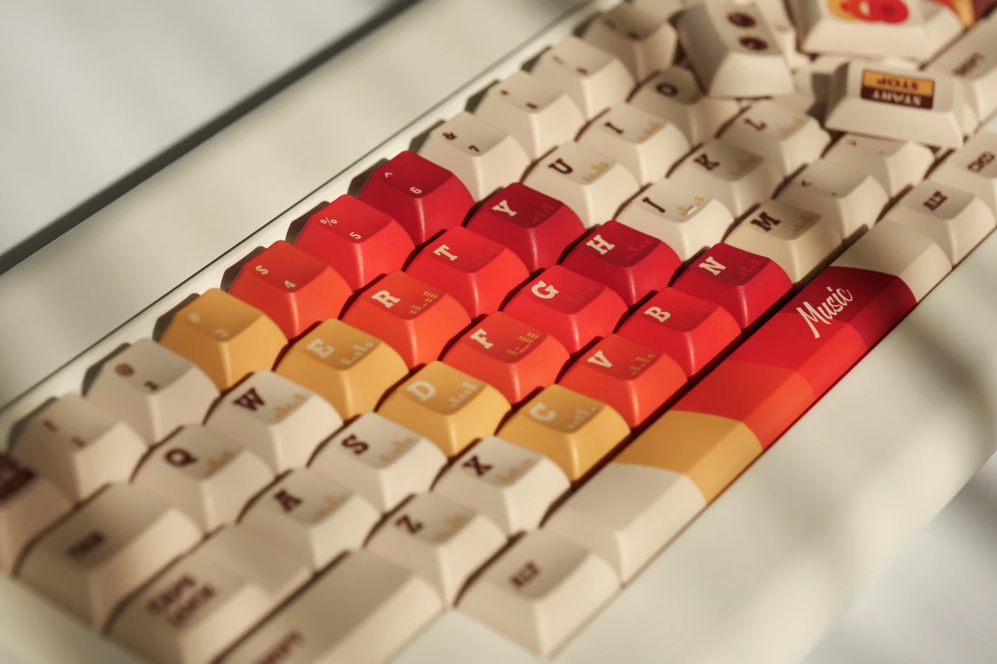 [In Stock] Vintage 1970 Music Theme KCA/Cherry PBT Keycaps Set