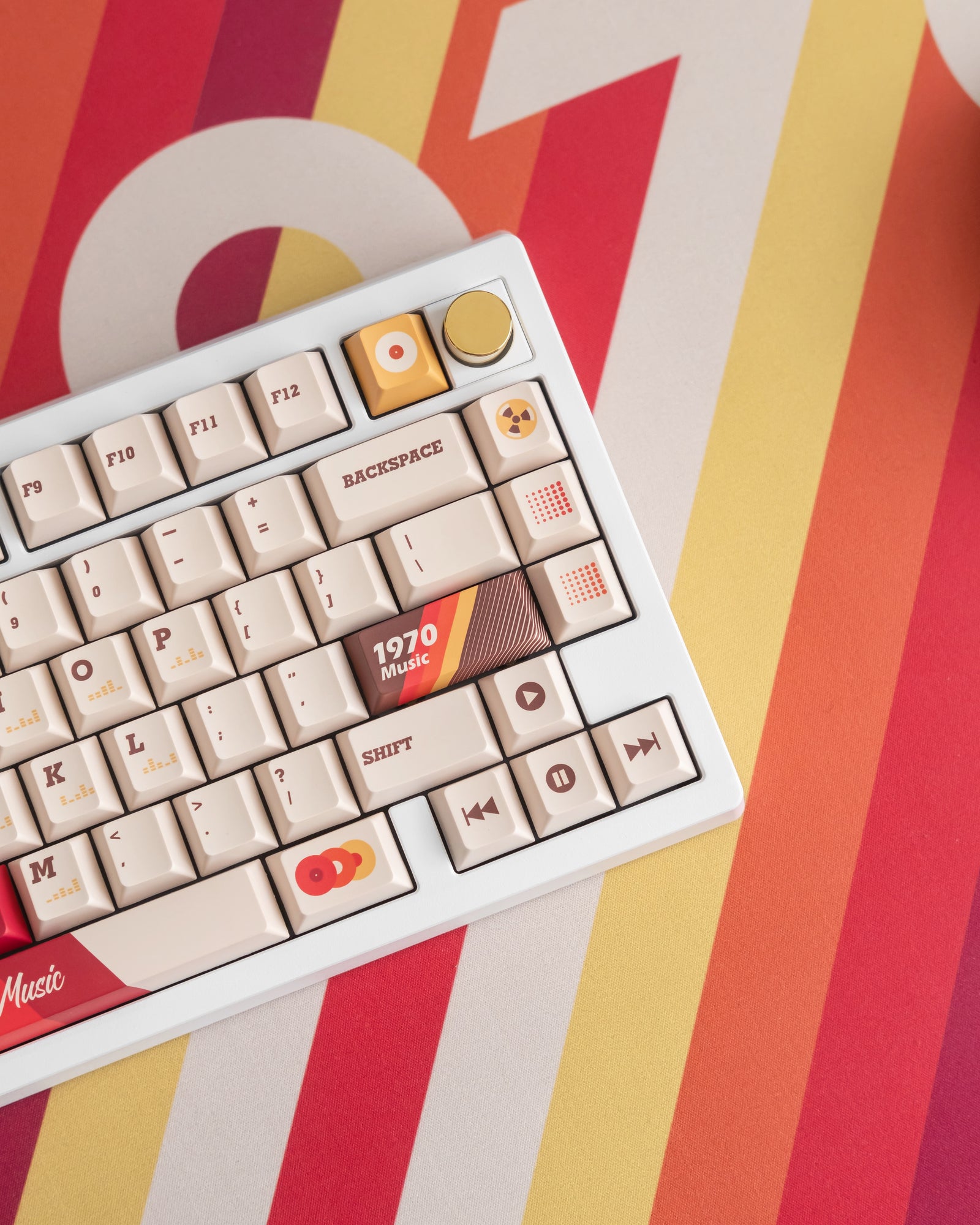 [In Stock] Vintage 1970 Music Theme KCA/Cherry PBT Keycaps Set