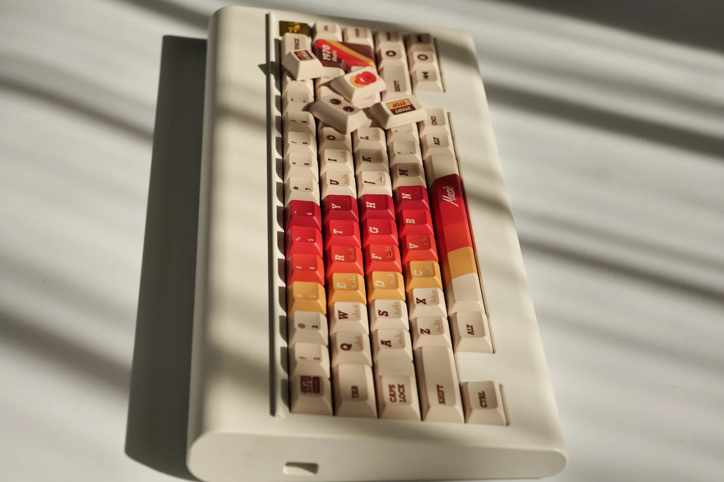 [In Stock] Vintage 1970 Music Theme KCA/Cherry PBT Keycaps Set