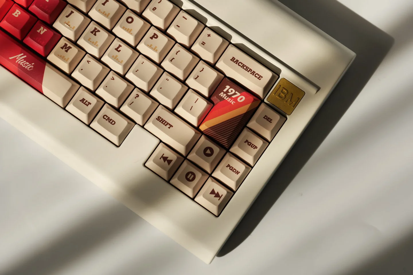 [In Stock] Vintage 1970 Music Theme KCA/Cherry PBT Keycaps Set